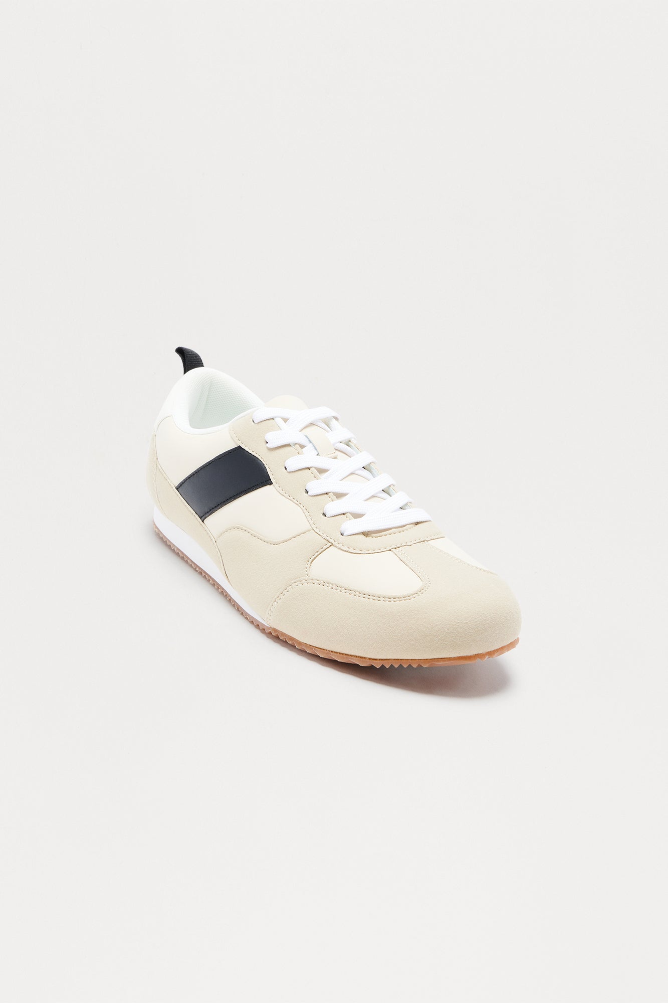 Thunder Low Profile Lace Up Sneaker - Beige