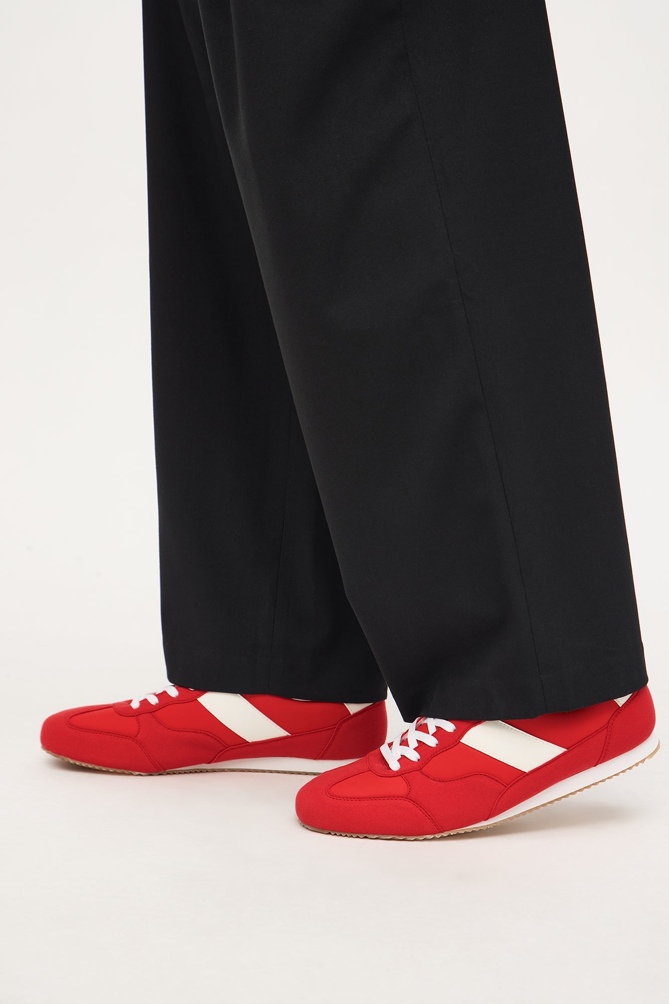 Thunder Low Profile Lace Up Sneaker - Red